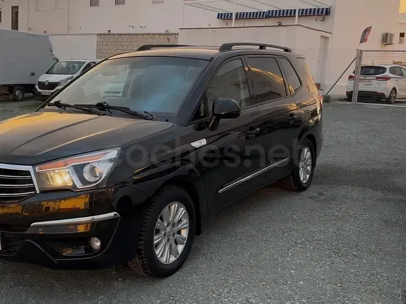 Usado SsangYong Rodius 155 CV (114 kW) 2014 Negro Monovolumen