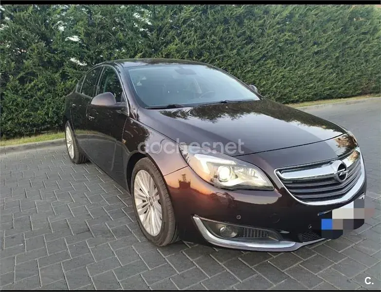 Usado Opel Insignia Selective 140 CV (102 kW) 2016 Granate Berlina
