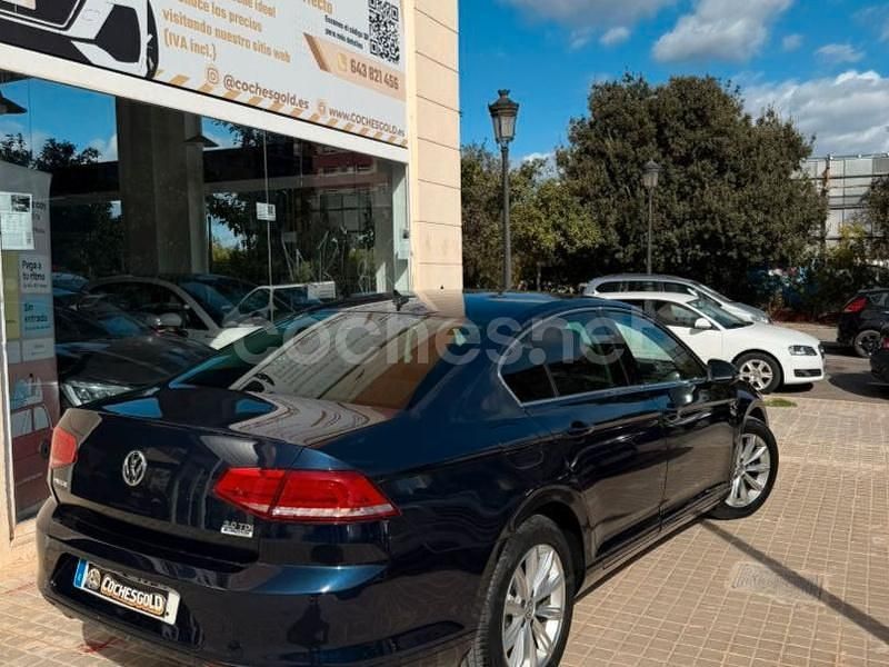 Usado VW Passat Advance 150 CV (110 kW) 2017 Azul Berlina