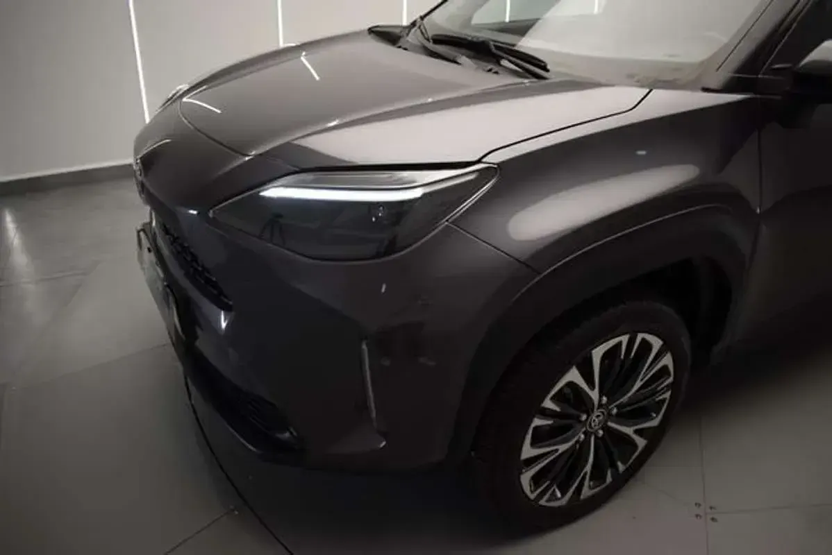 Usado Toyota Yaris Cross Style 116 CV (85 kW) 2022 Gris SUV