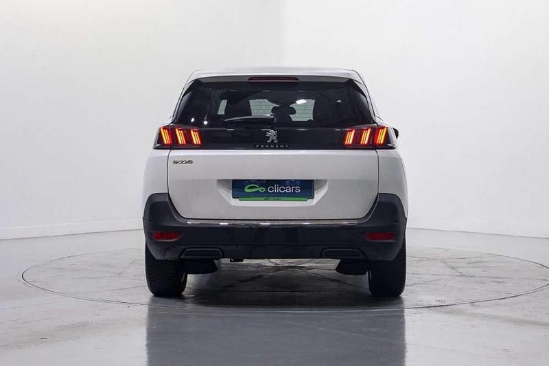 Usado Peugeot 5008 Allure 131 CV (96 kW) 2022 Blanco SUV