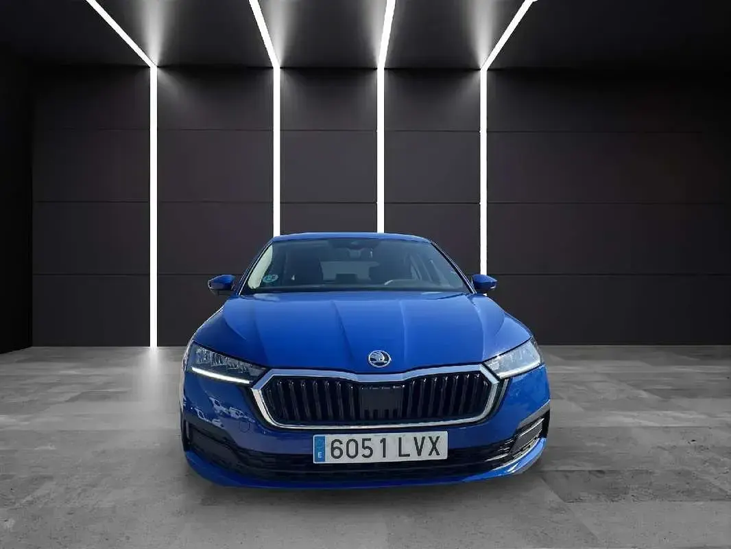 Usado Skoda Octavia Active 116 CV (85 kW) 2022 Azul Berlina