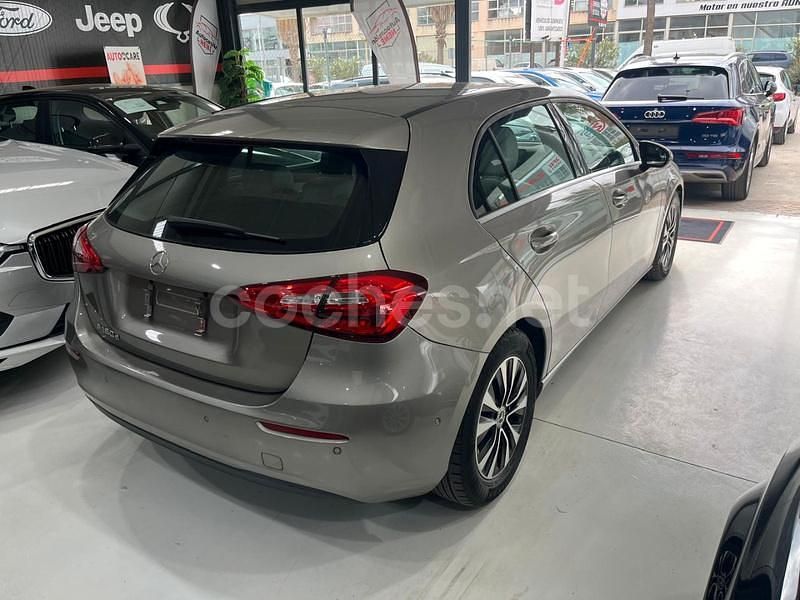 Usado Mercedes A180 116 CV (85 kW) 2019 Gris / plata Berlina