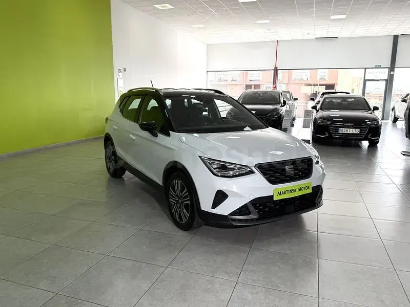 Usado Seat Arona FR 115 CV (84 kW) 2025 Blanco SUV