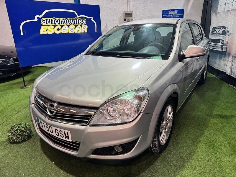 Usado Opel Astra Cosmo 110 CV (80 kW) 2009 Beige Berlina