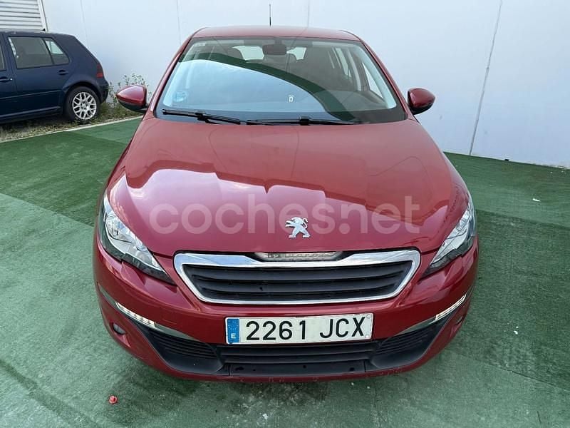 Usado Peugeot 308 Active 131 CV (96 kW) 2015 Rojo Berlina
