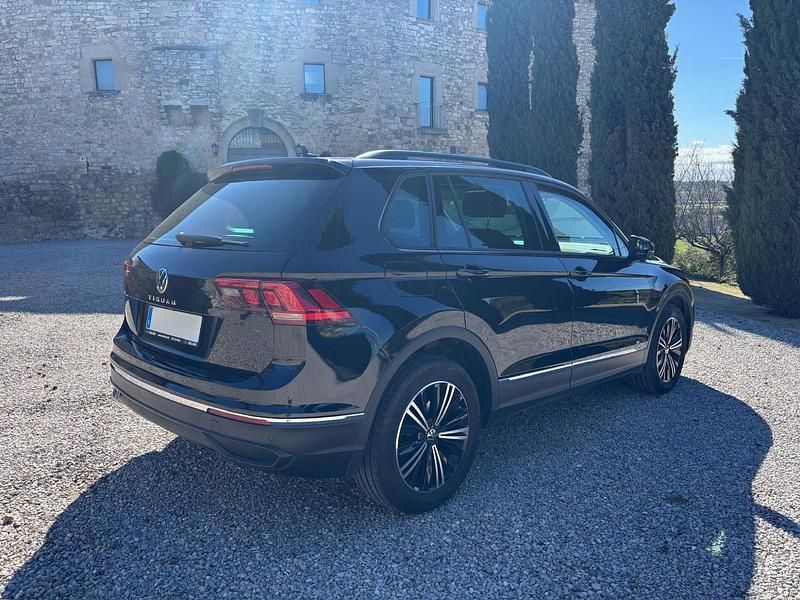 Usado VW Tiguan Life 150 CV (110 kW) 2021 Negro SUV