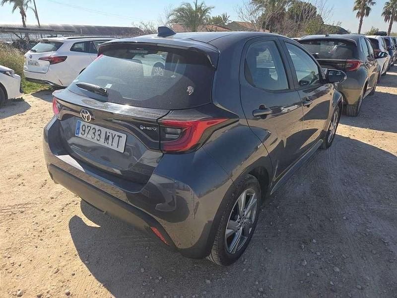 Usado Toyota Yaris Hybrid Active 116 CV (85 kW) 2025 Gris Utilitario