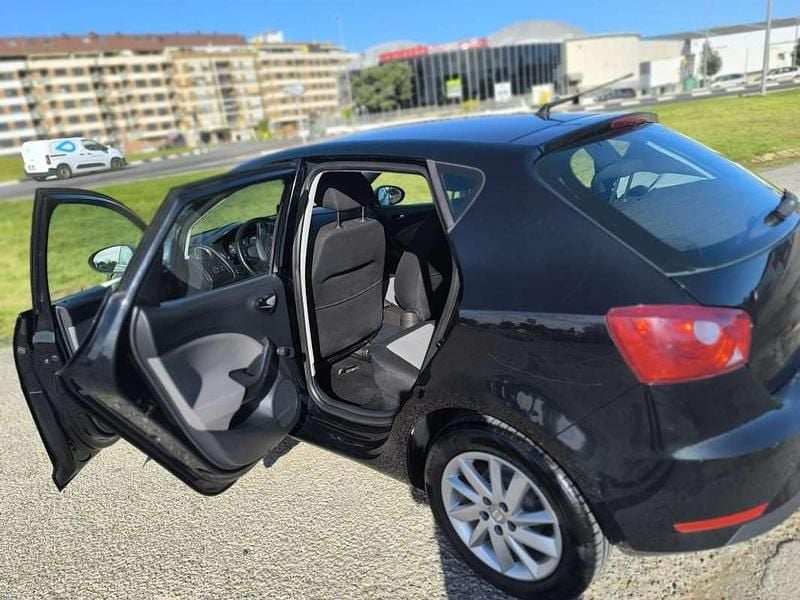 Usado Seat Ibiza Style 86 HP (63 kW) 2013 Preto Citadino