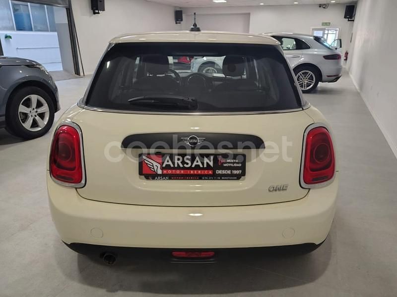 Usado Mini ONE 102 CV (75 kW) 2020 Blanco Utilitario
