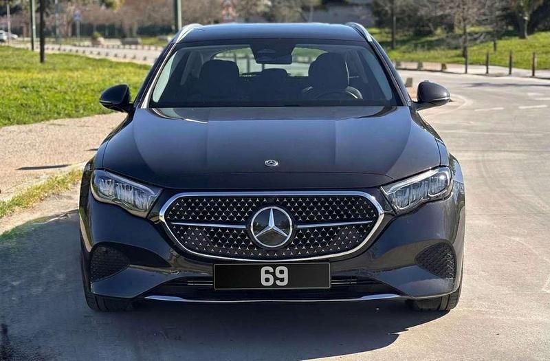 Usado Mercedes E300 313 CV (230 kW) 2024 Gris Familiar