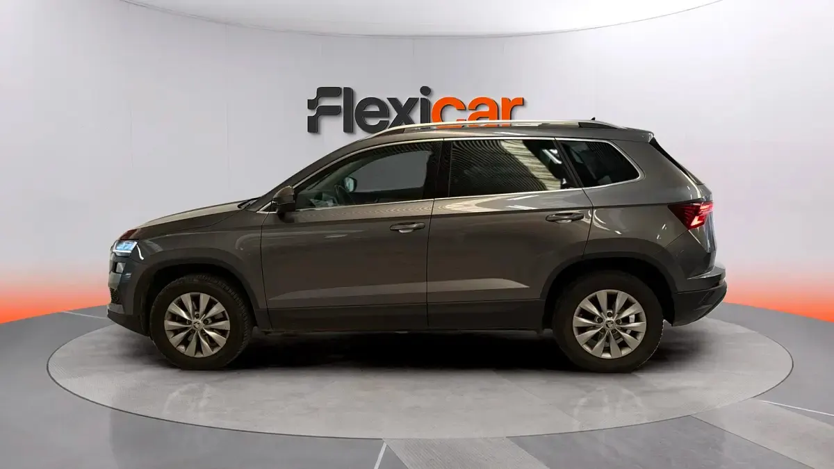 Usado Skoda Karoq Selection 150 CV (110 kW) 2024 Gris SUV