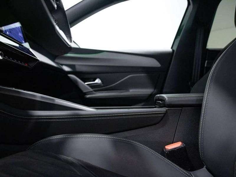 Usado Peugeot 308 GT 130 CV (95 kW) 2022 Verde Berlina