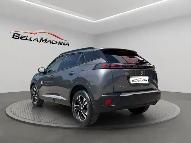 Usado Peugeot 2008 Allure 110 CV (80 kW) 2022 Gris / plata SUV