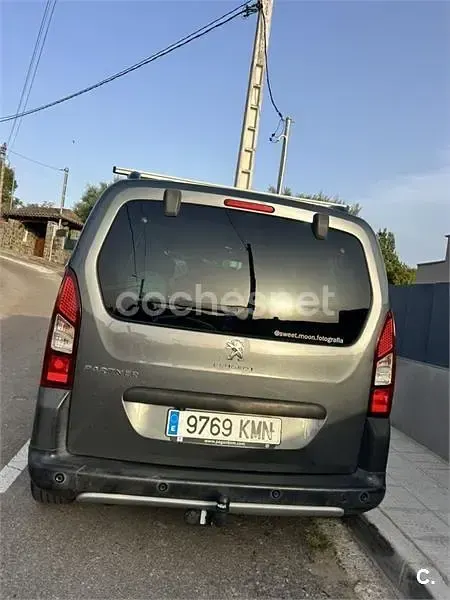 Usado Peugeot Partner Tepee Access 100 CV (73 kW) 2016 Negro Monovolumen
