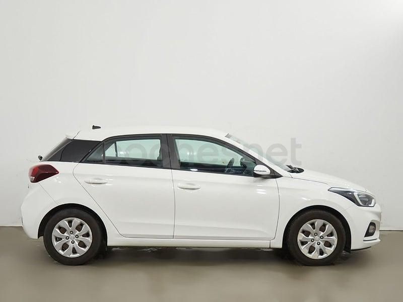 Usado Hyundai i20 100 CV (73 kW) 2019 Blanco Berlina