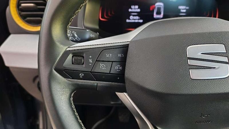 Usado Seat Arona Style 116 CV (85 kW) 2025 Gris SUV