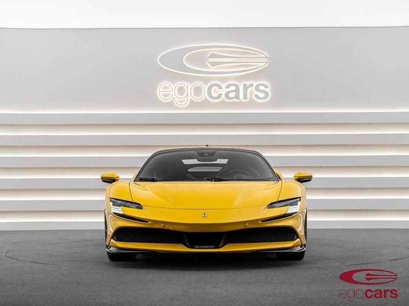 Usado Ferrari SF90 1001 CV (736 kW) 2022 Amarillo Coupe