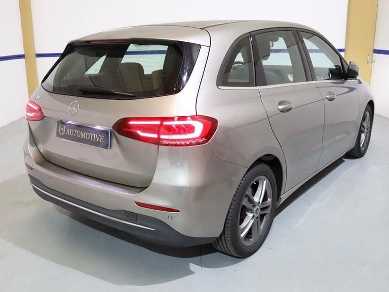 Usado Mercedes B200 163 CV (119 kW) 2020 Gris / plata Monovolumen