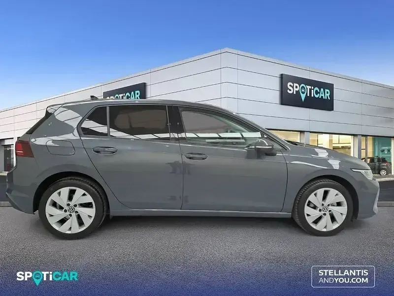 Usado VW Golf VIII 115 CV (84 kW) 2025 Gris / plata Berlina
