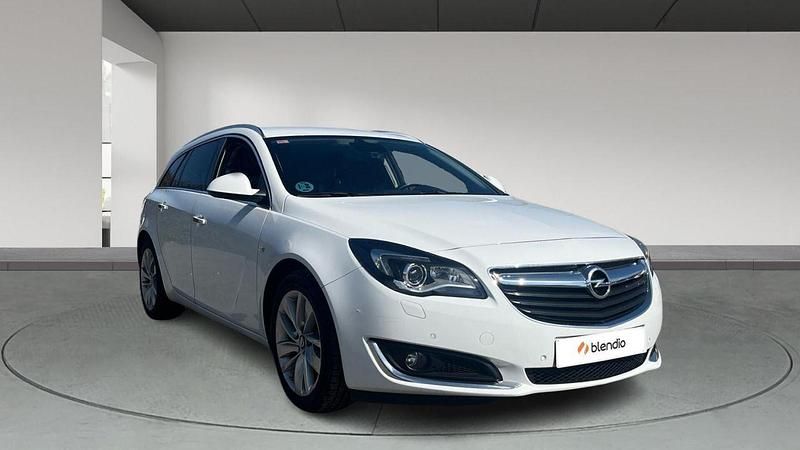 Usado Opel Insignia Selective 136 CV (100 kW) 2017 Blanco Familiar