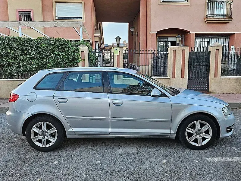 Usado Audi A3 Ambition 105 CV (77 kW) 2011 Gris / plata Utilitario