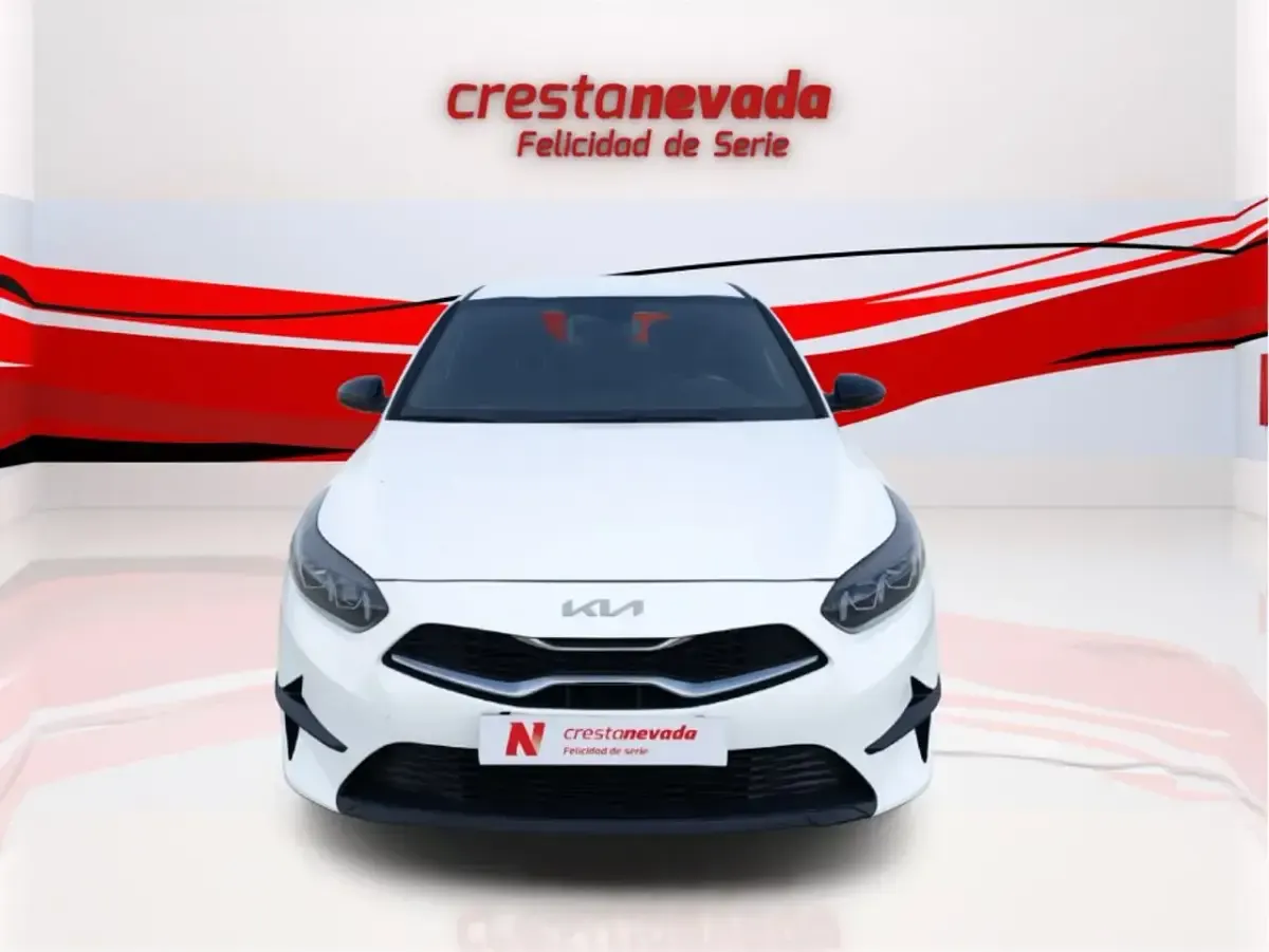 Usado Kia Ceed Style 101 CV (74 kW) 2025 Blanco Utilitario