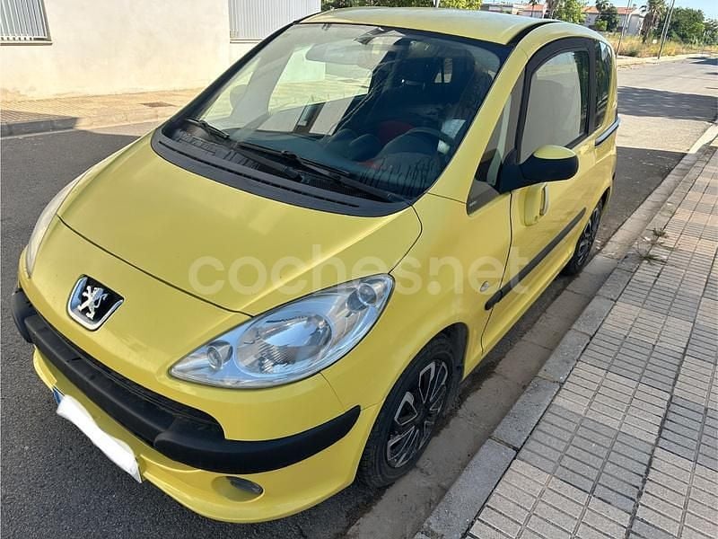 Usado Peugeot 1007 75 CV (55 kW) 2005 Gris / plata Monovolumen