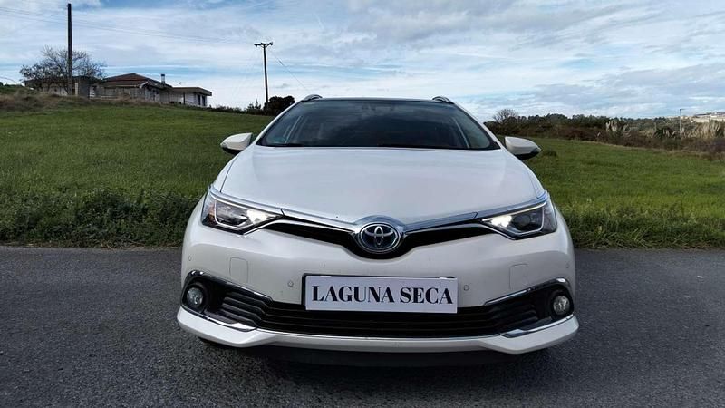 Usado Toyota Auris Touring Sports Active 136 CV (100 kW) 2015 Blanco Familiar