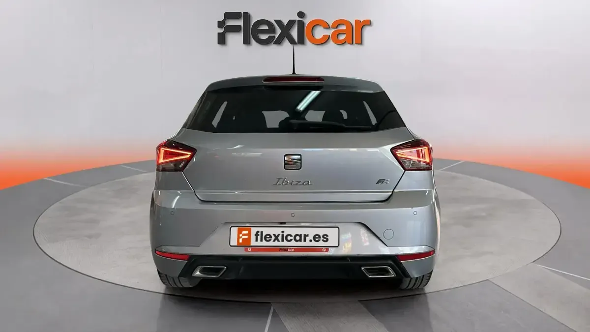 Usado Seat Ibiza FR 110 CV (80 kW) 2023 Gris Utilitario
