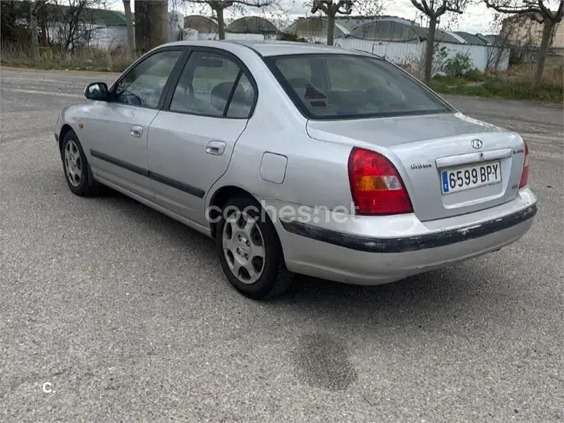 Usado Hyundai Elantra GLS 112 CV (82 kW) 2001 Blanco Berlina