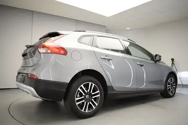 Käytetty Volvo V40 CC 120 HP (88 kW) 2018 Harmaa Farmari