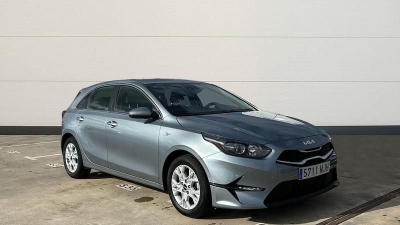 Gris Usado 2023 Kia Ceed Utilitario | 17.900 € (Precio justo) - Imagen 1/4