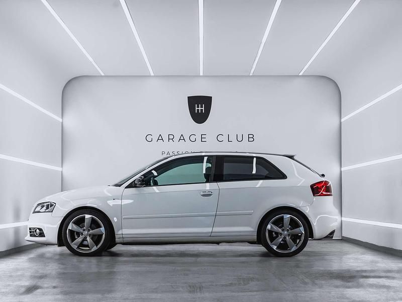 Usado Audi A3 Ambition 140 CV (102 kW) 2011 Gris / plata Berlina