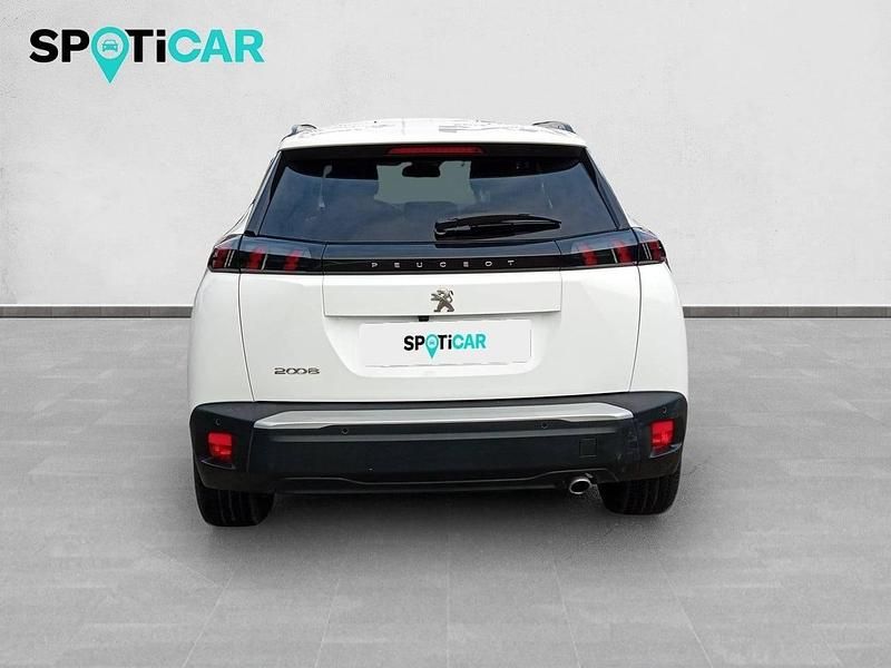 Usado Peugeot 2008 Allure 110 CV (80 kW) 2021 Blanco SUV