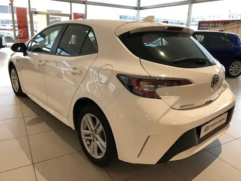 Usado Toyota Corolla Active 140 CV (102 kW) 2025 Blanco Berlina