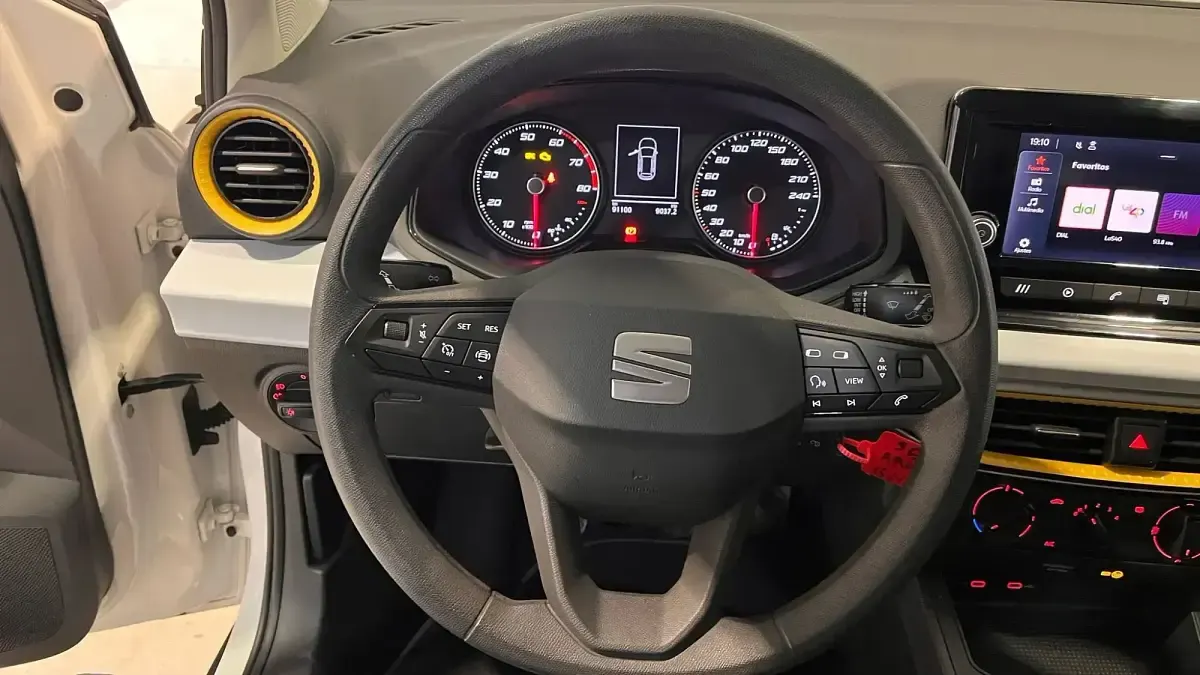 Usado Seat Arona Ecomotive 95 CV (69 kW) 2021 Blanco SUV