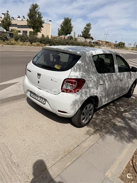Blanco Usado 2015 Dacia Sandero Lauréate Utilitario | 7200 € (Buen precio) - Imagen 1/4
