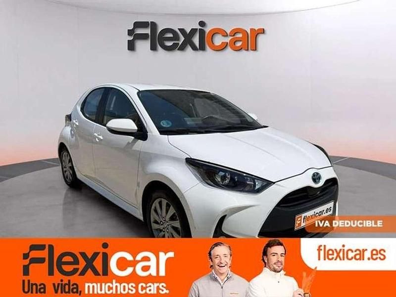 Blanco Usado 2024 Toyota Yaris Hybrid Active Utilitario | 16.690 € (Buen precio) - Imagen 1/4
