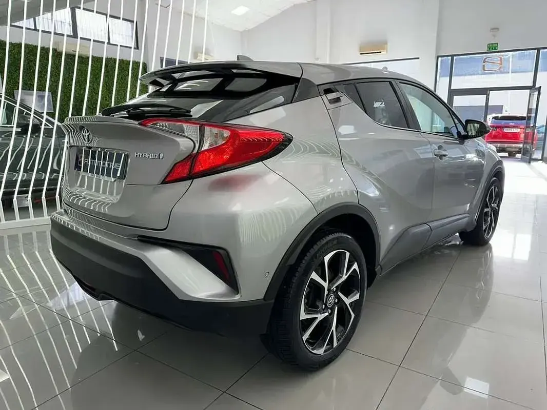 Usado Toyota C-HR Advance 122 CV (89 kW) 2020 Gris SUV