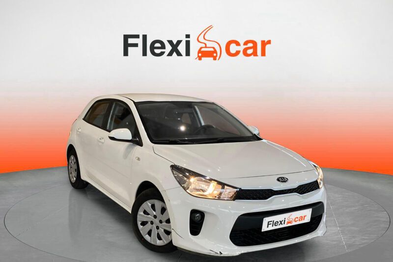 Blanco Usado 2019 Kia Rio Berlina | 9890 € (Super precio) - Imagen 1/4