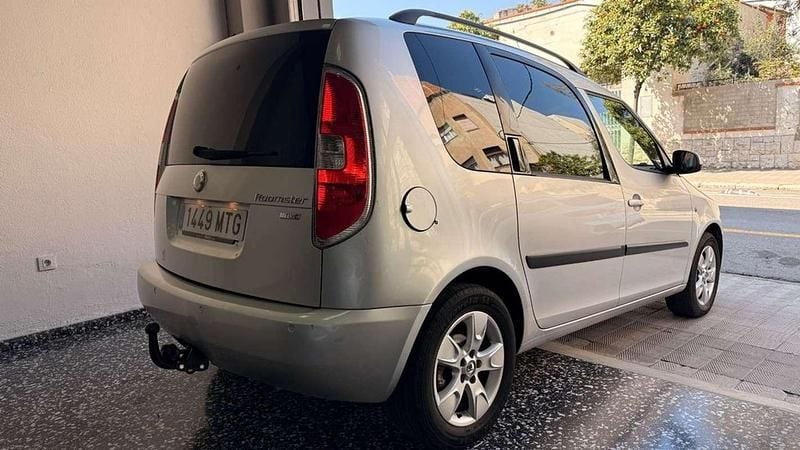 Usado Skoda Roomster Style 105 CV (77 kW) 2007 Gris Monovolumen