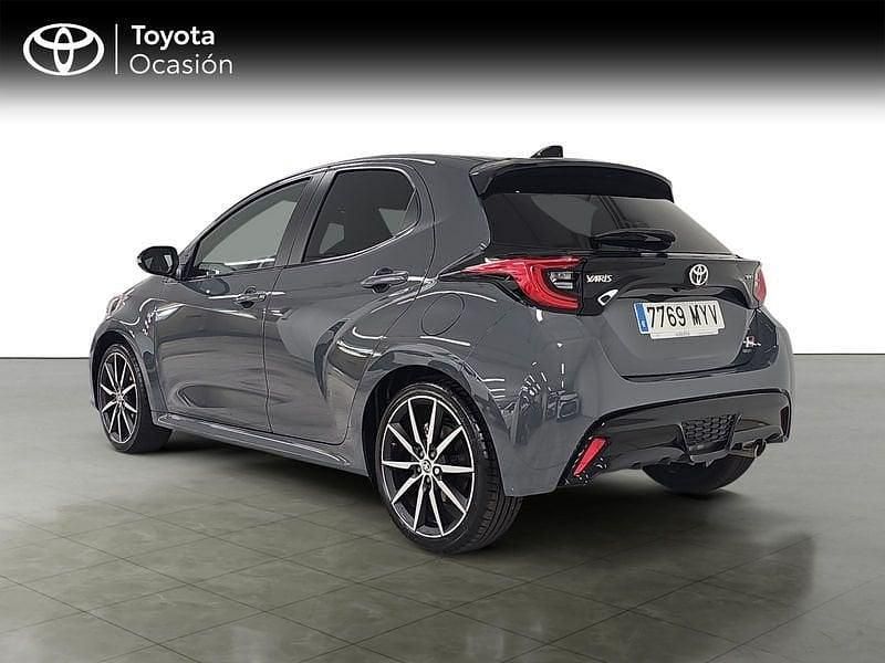 Usado Toyota Yaris Sport 130 CV (95 kW) 2025 Gris oscuro Utilitario