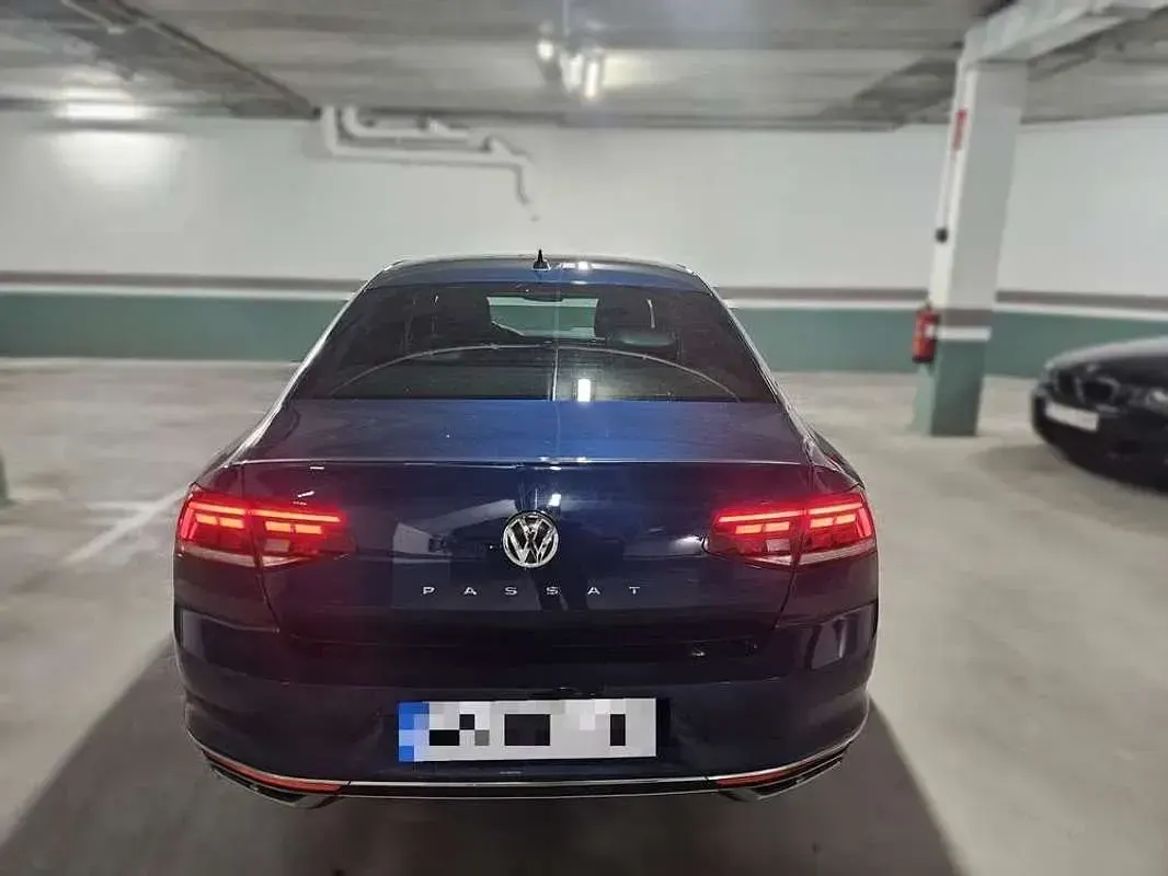 Usado VW Passat R-line 150 CV (110 kW) 2020 Azul Familiar