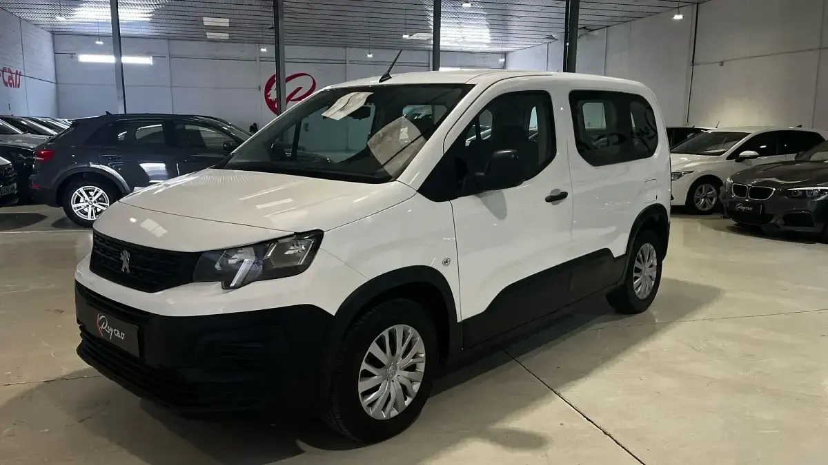 Usado Peugeot Rifter Active 100 CV (73 kW) 2021 Blanco Monovolumen
