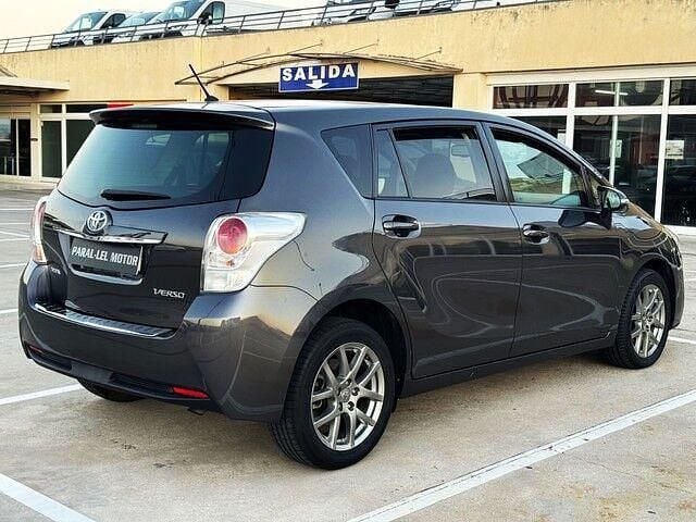 Usado Toyota Verso Advance 113 CV (83 kW) 2014 Gris / plata Monovolumen
