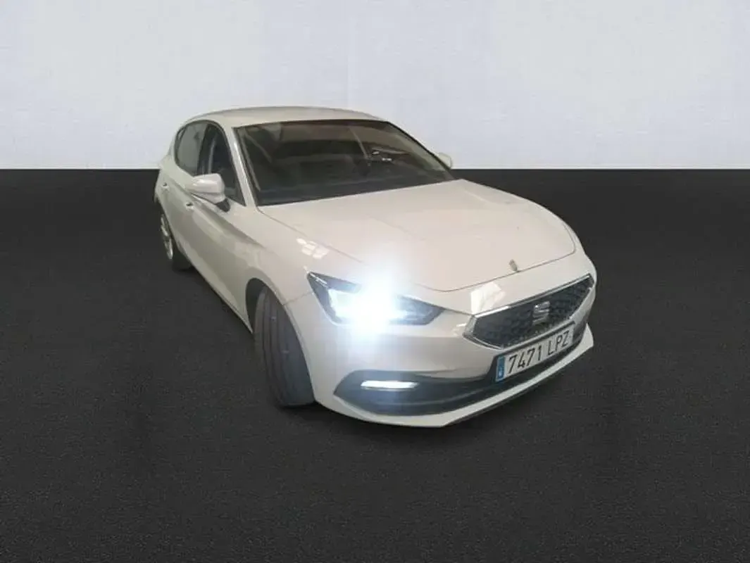 Usado Seat Leon Style 116 CV (85 kW) 2021 Blanco Utilitario