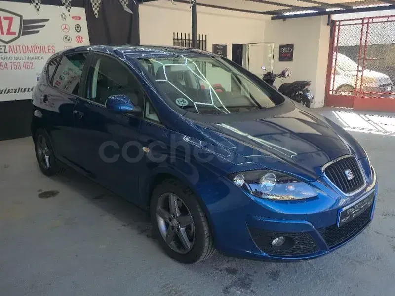 Usado Seat Altea I-Tech 105 CV (77 kW) 2015 Azul Monovolumen