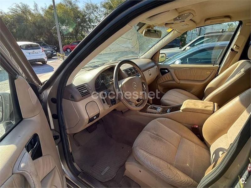 Usado Mercedes ML270 163 CV (119 kW) 2004 Beige SUV