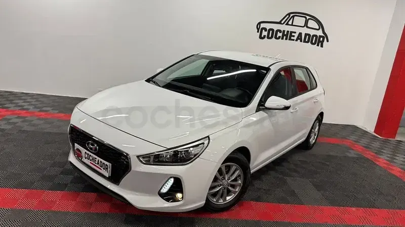 Usado Hyundai i30 120 CV (88 kW) 2018 Blanco Berlina